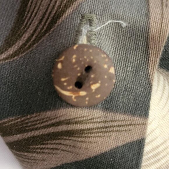 High Surf, Not Worn, Men's Tropical Leaf Design, Short Sleeved Size L - Picture 6 of 6